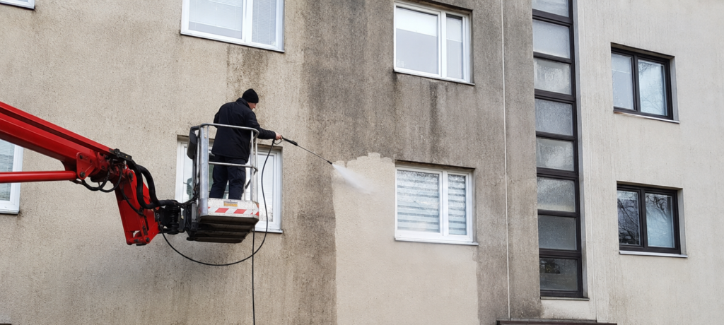 Kortermaja fassaadipesu – millal seda vaja on ja mida tasub enne teada?